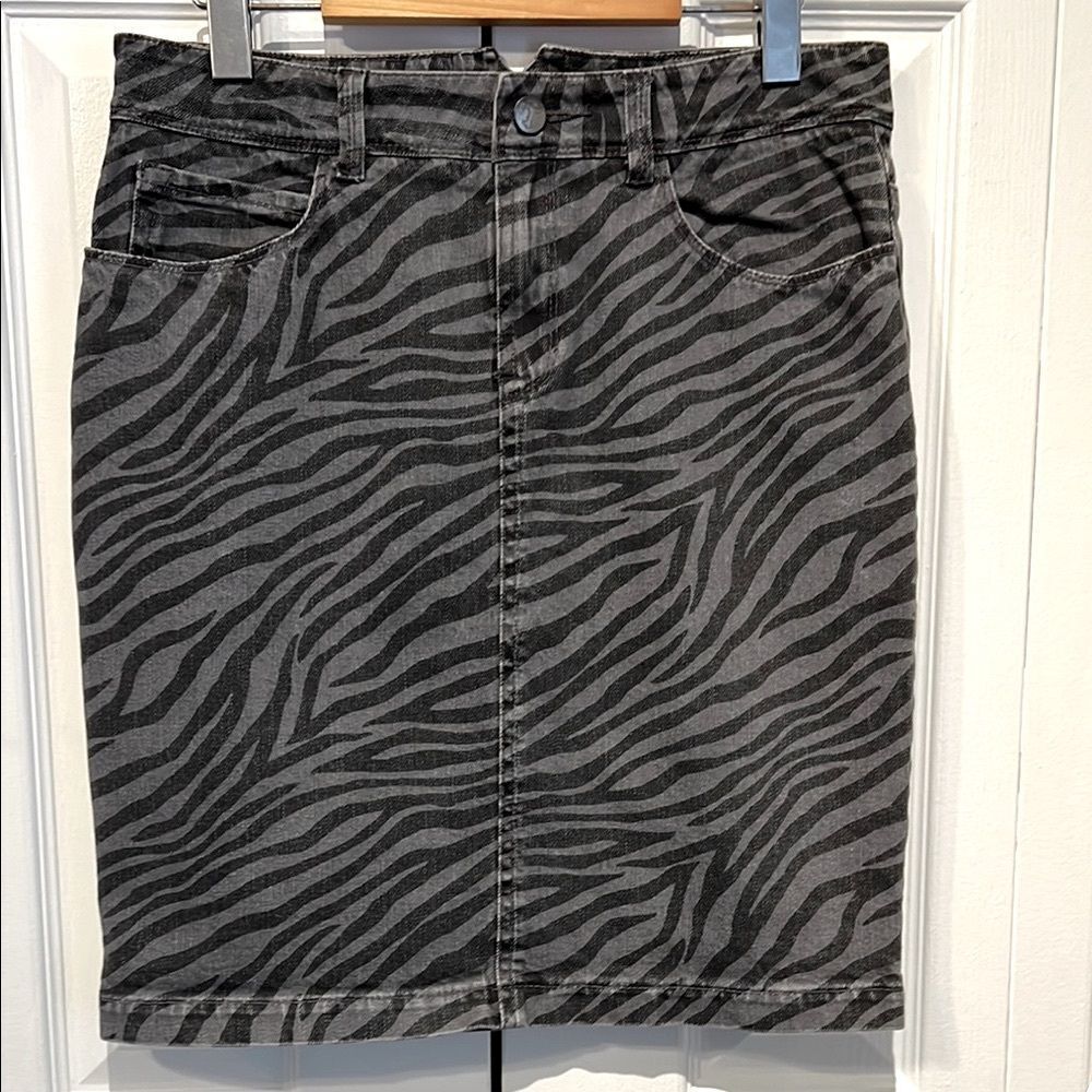 Tribal Black/Grey Animal Print Knee Length Skirt Size 8